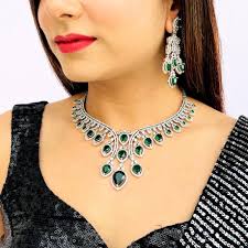 Collection image for: Neckpiece