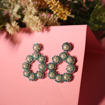 Pearl bloom hoops