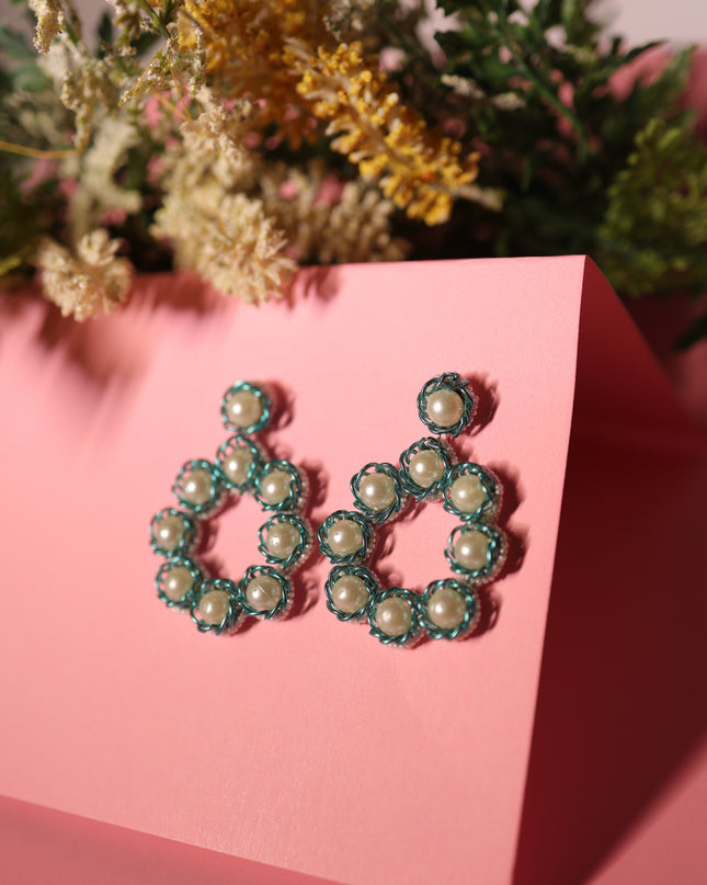 Pearl bloom hoops