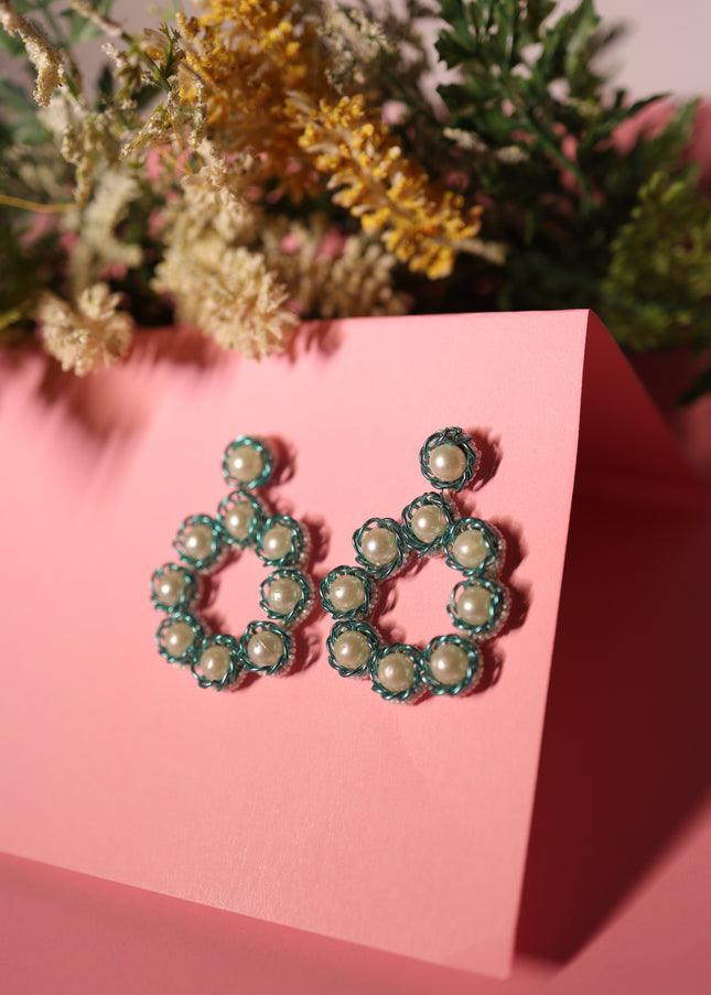 Pearl bloom hoops